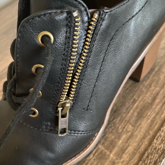 WHITE MOUNTAIN Desaray women's black vegan leather lace-up oxford heeled booties - Picture 8 of 8